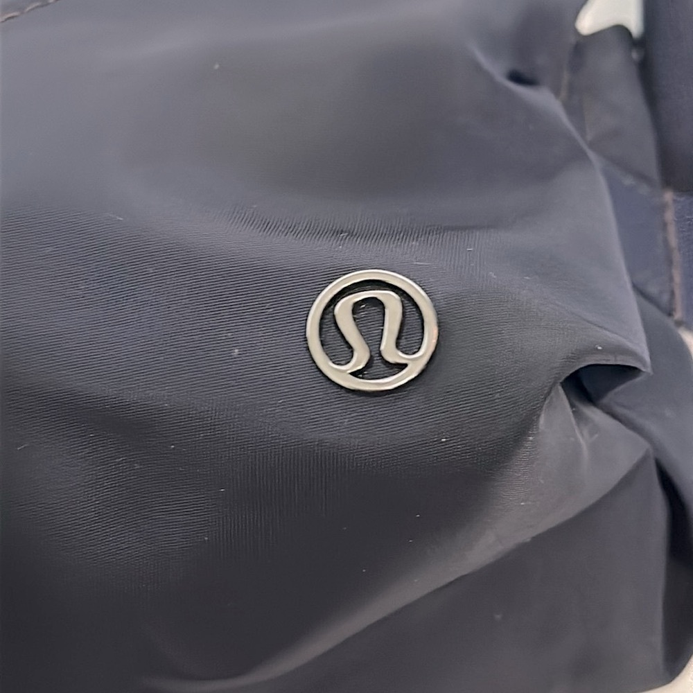 Lululemon Fast Track Belt Bag midnight Navy EUC - Picture 4 of 15